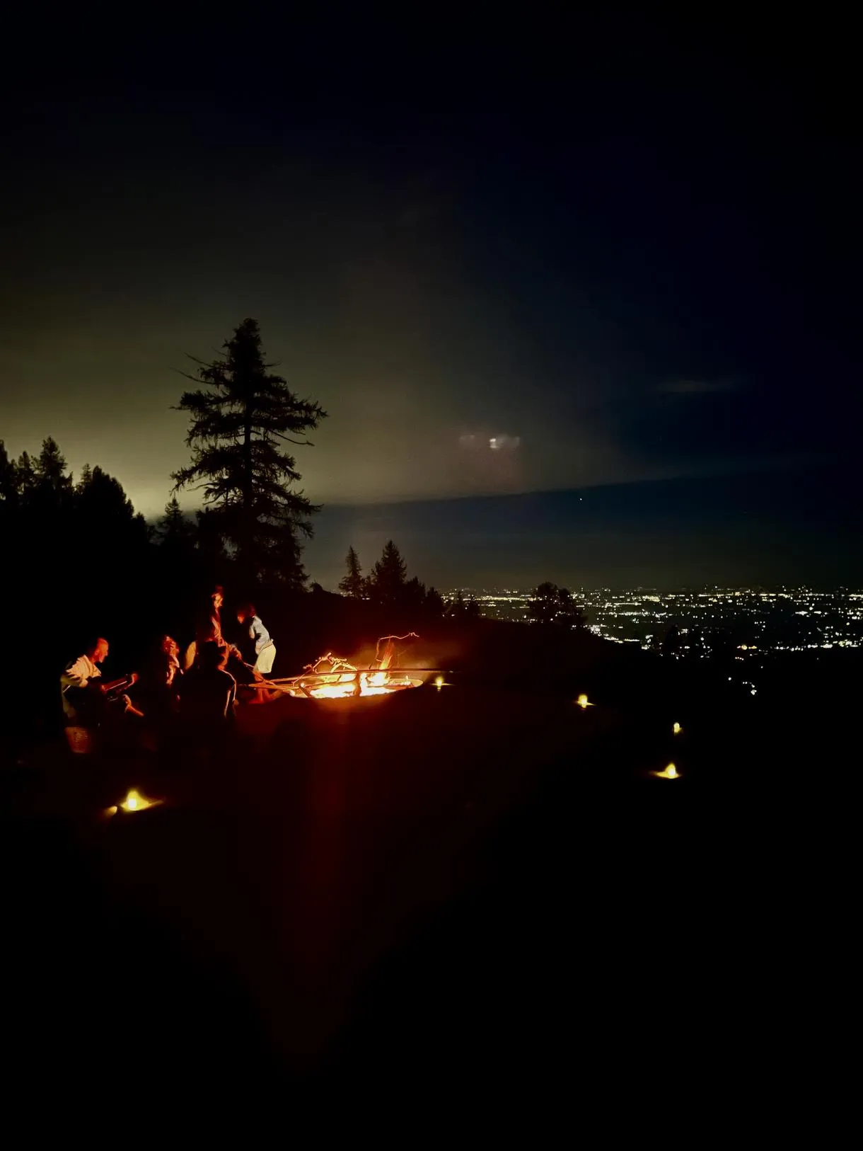 Notte in rifugio con cena attorno al fuoco a Pramollo