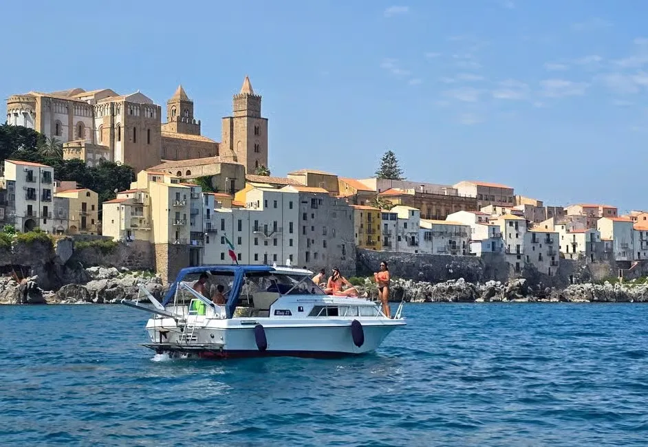 Escursione in barca a Cefalù con snorkeling e aperitivo a bordo