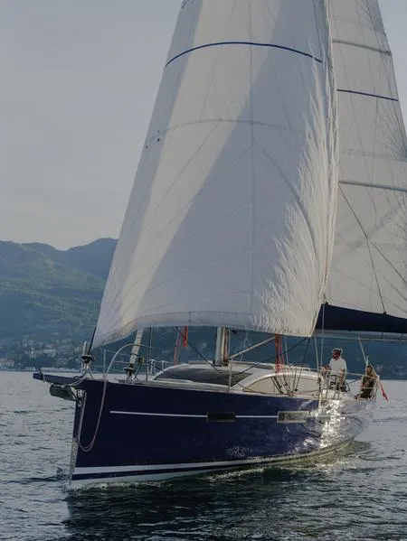 Tour in barca a vela di 2 o 3 ore sul Lago di Como
