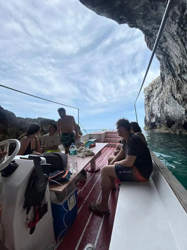 Boat tour of Ortigia and sea caves with swim stop