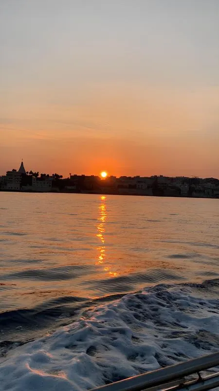 Sunset boat tour with snorkeling in Ortigia