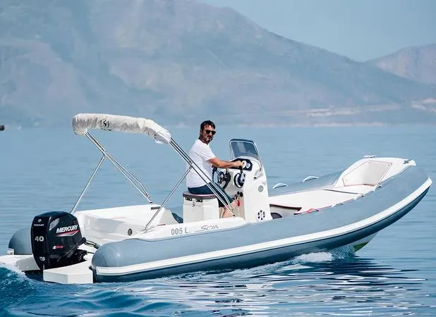 Noleggio gommone senza patente nautica da Castellammare del Golfo
