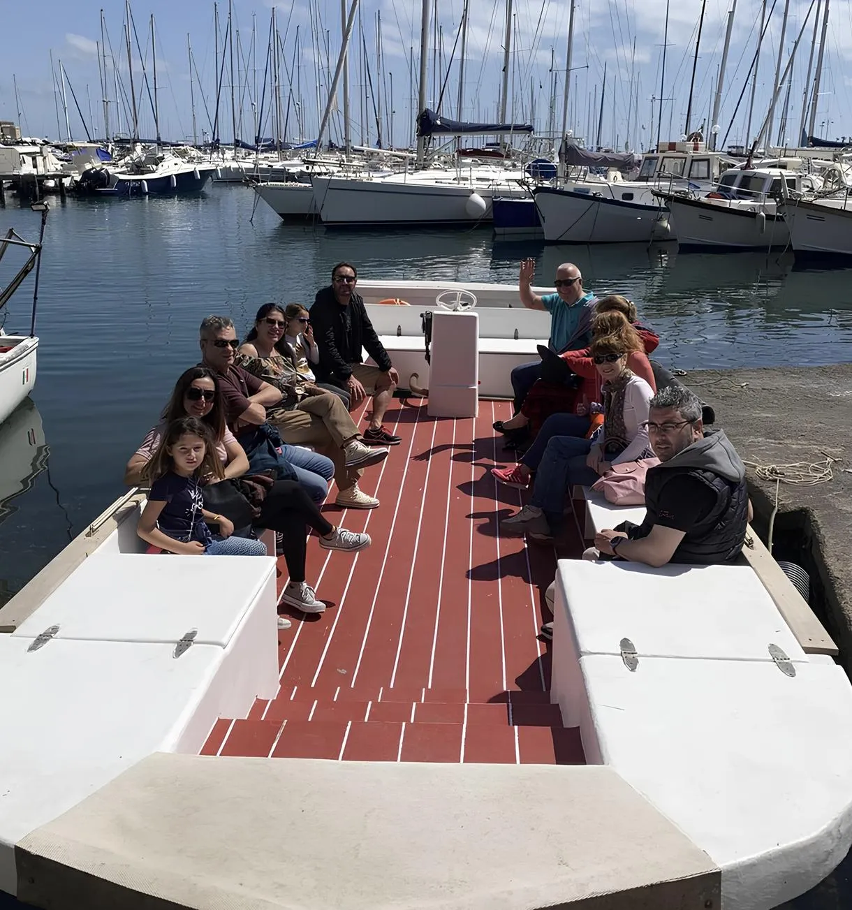 Escursione in barca di gruppo alla riserva naturale del Plemmirio Pillirina con snorkeling