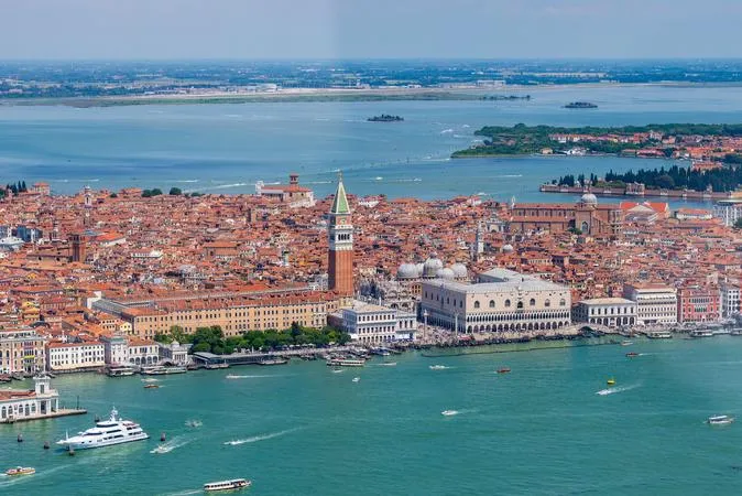 Panoramic tour of Venice by helicopter