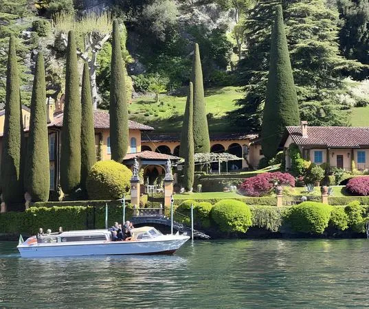 Giro in barca in esclusiva sul Lago di Como
