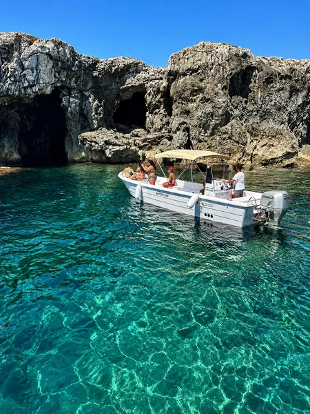 Tour in barca da Marzamemi fino a Portopalo di Capo Passero con aperitivo