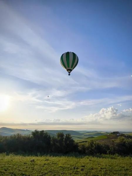Giro in mongolfiera nei Calanchi Siciliani