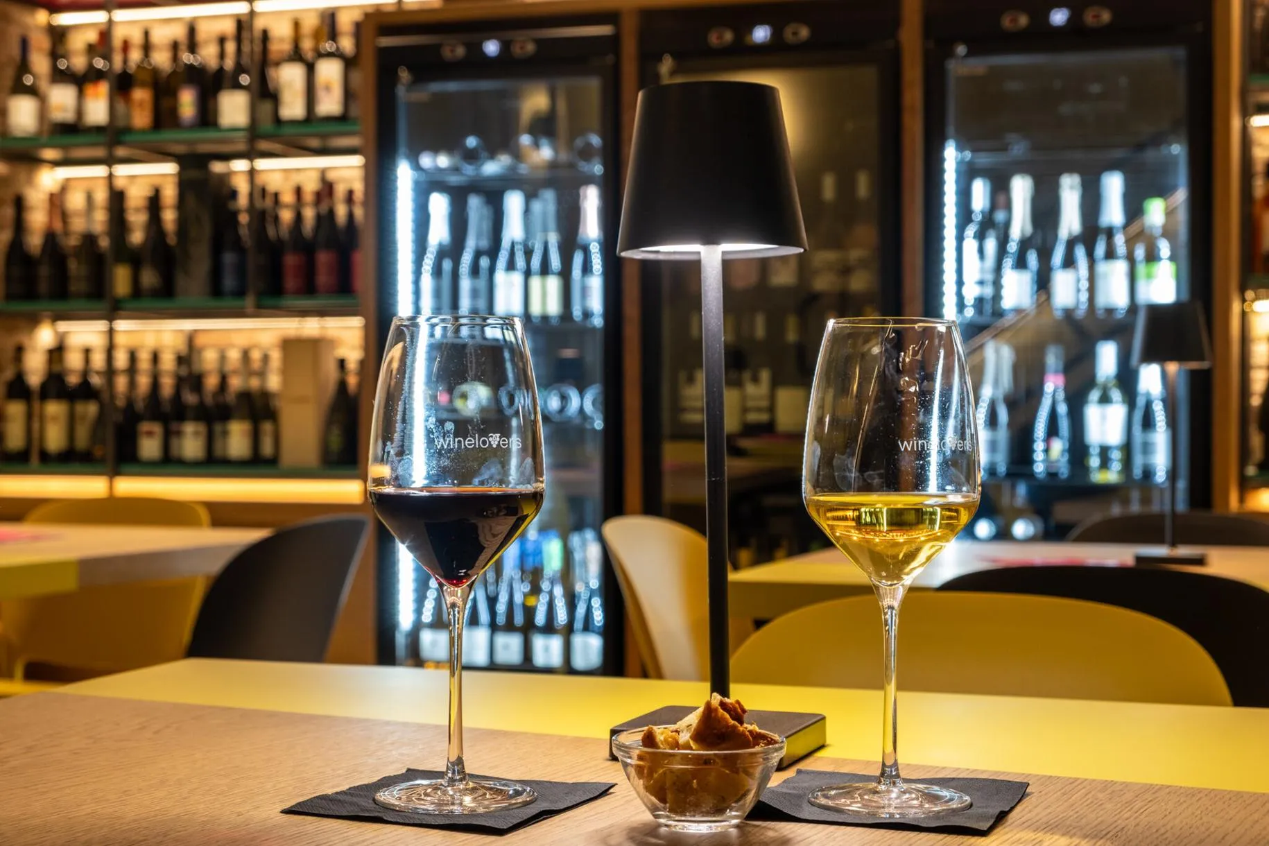 Cena con degustazione in enoteca a Milano