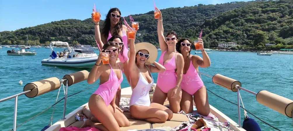 Tour addio al nubilato