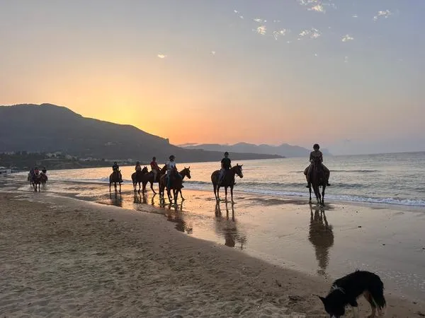 Passeggiata a cavallo sulla spiaggia di Castellammare del Golfo