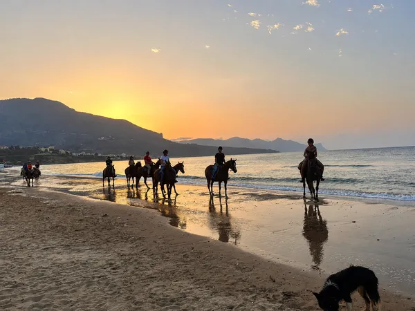 Passeggiata a cavallo sulla spiaggia di Castellammare del Golfo
