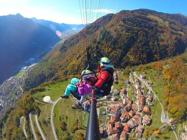 Volo in parapendio fuori Pinzolo in Val Rendena