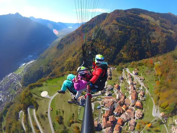 Volo in parapendio fuori Pinzolo in Val Rendena