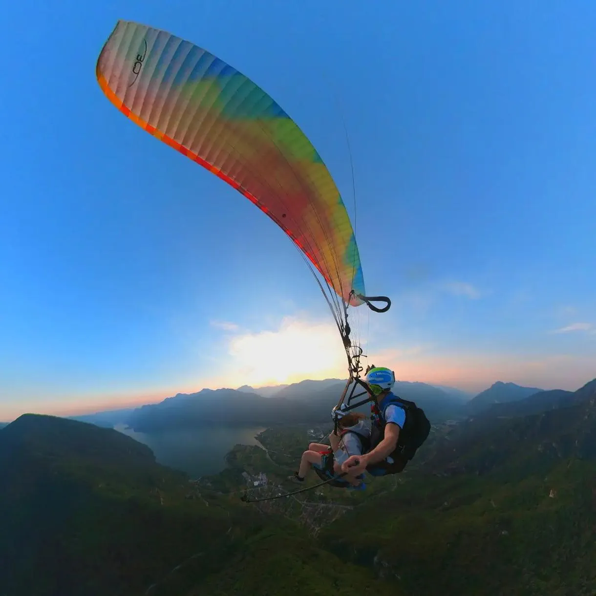 Volo in parapendio fuori Pinzolo in Val Rendena