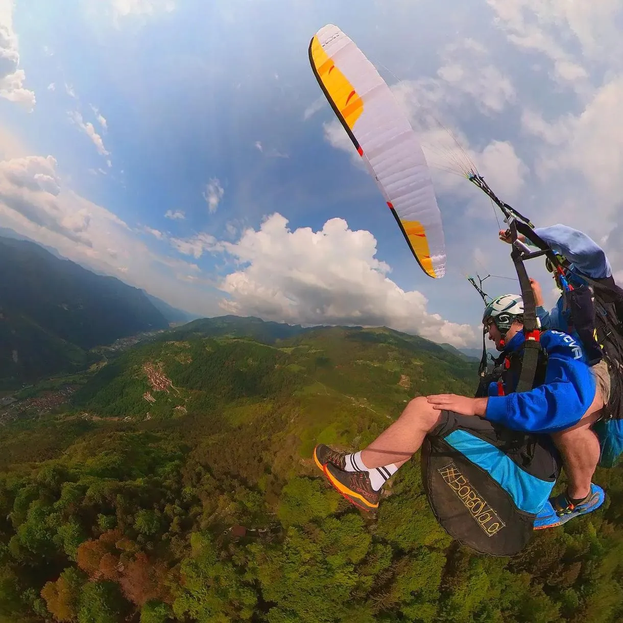 Volo in parapendio sul Lago d'Idro da Monte Alpo