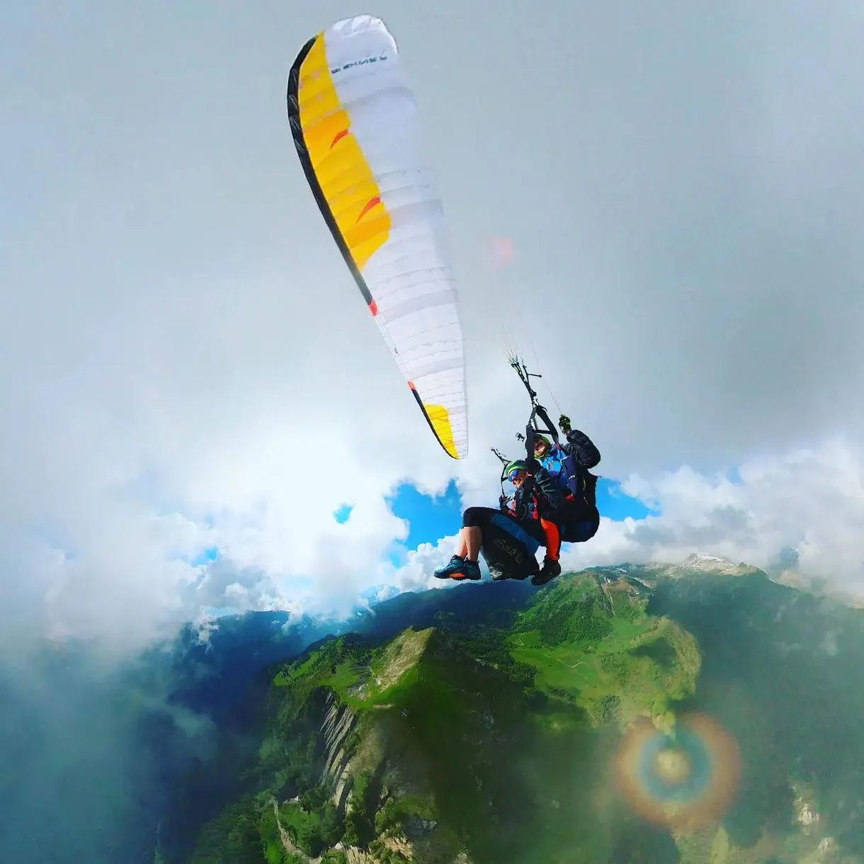 Volo in parapendio sul Lago d'Idro da Monte Alpo