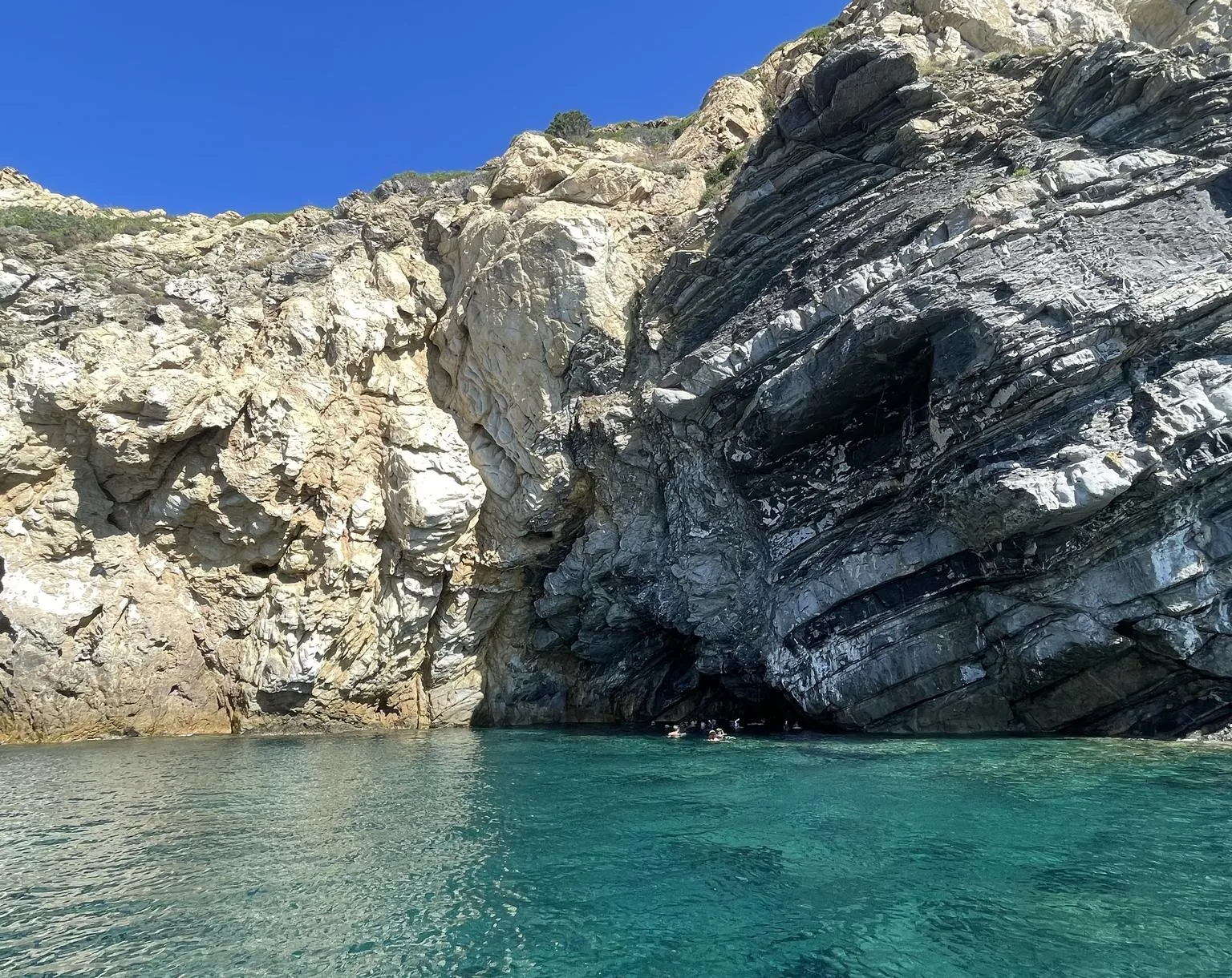 Escursione in barca alla Grotta Azzurra dell'Isola d'Elba da Lacona