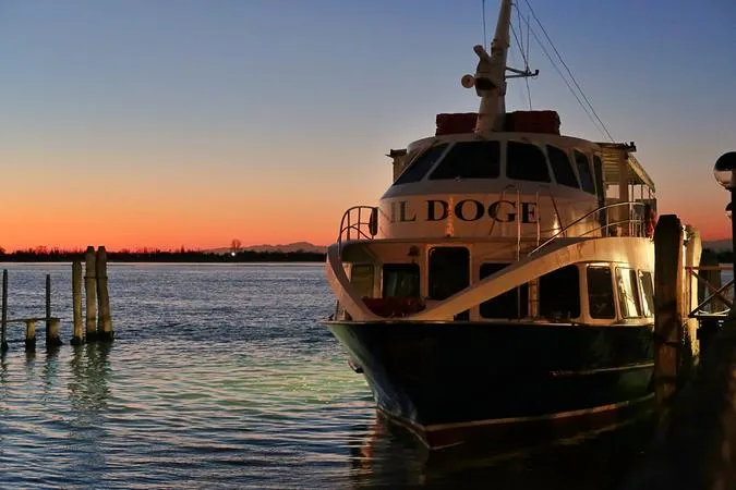 Tour panoramico di Venezia in barca al tramonto