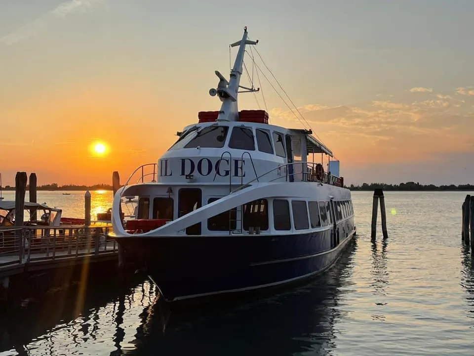 Tour panoramico di Venezia in barca al tramonto