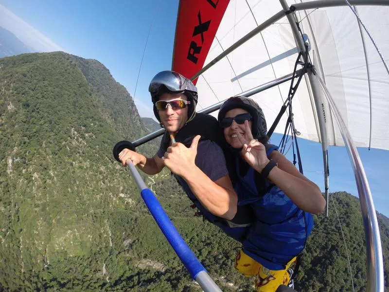 Volo in deltaplano sul Lago Maggiore da Laveno
