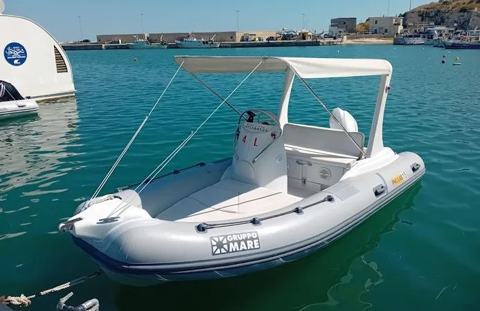 Inflatable boat rental without license in Vieste