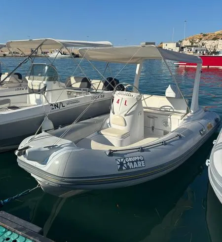 Noleggio gommone senza patente a Vieste