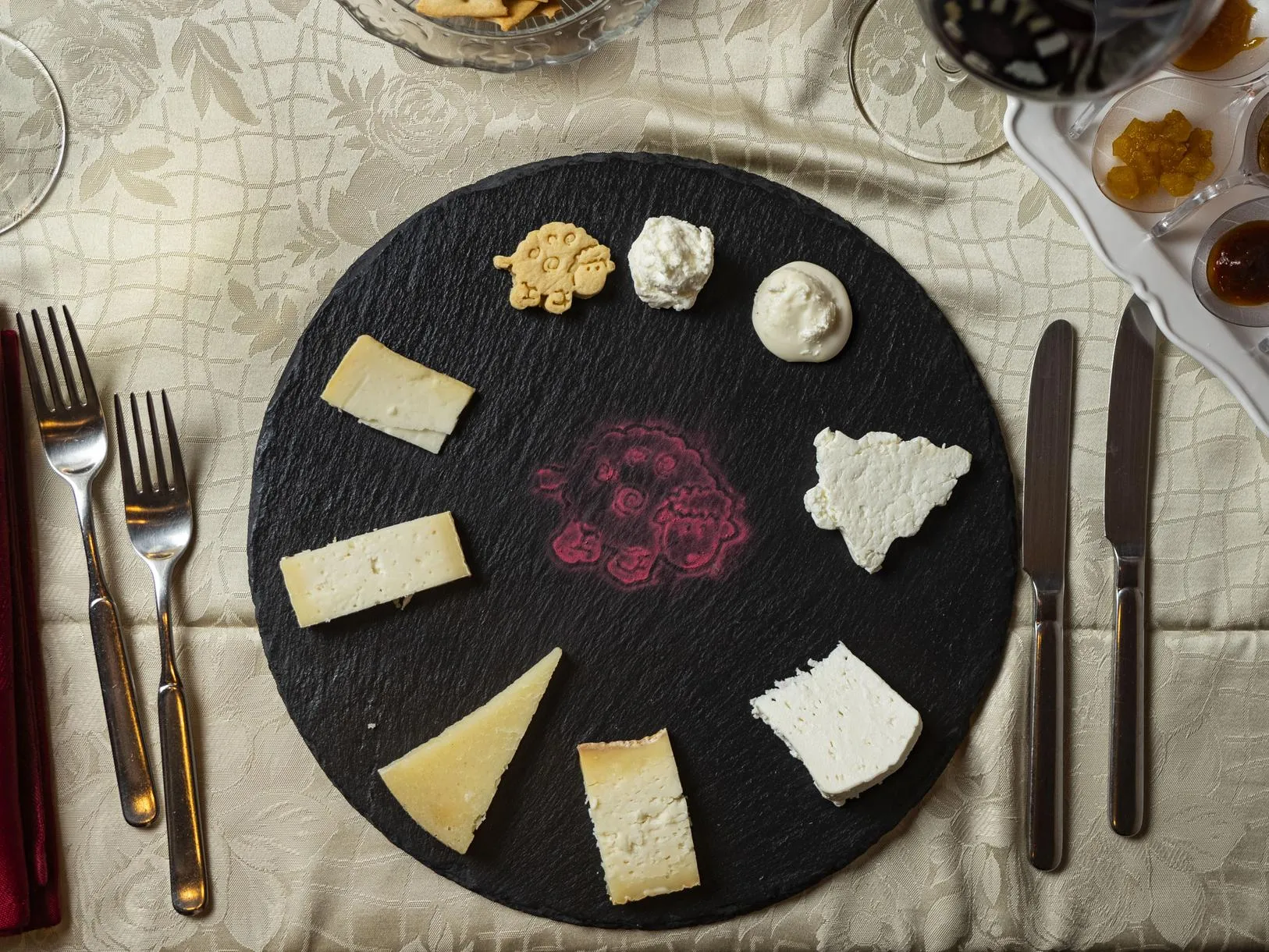 Visit and cheese tasting in the Langhe in Bossolasco