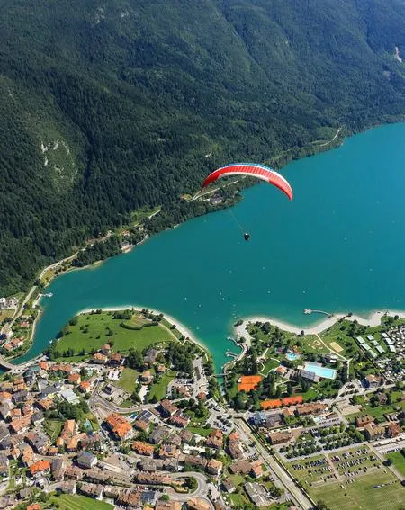 Volo in parapendio sulle Dolomiti del Brenta da Molveno