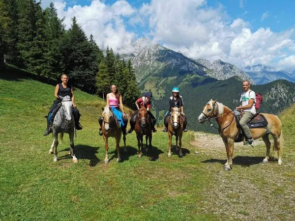 Passeggiata a cavallo in Val Seriana vicino al Lago d'Iseo