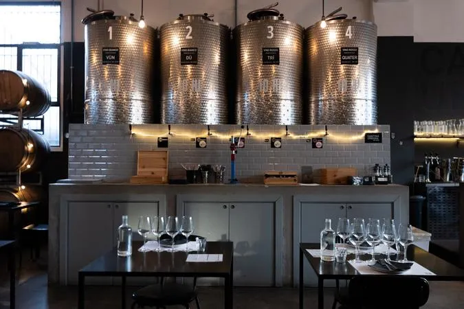 Degustazione vini con visita alla Cantina Urbana a Milano