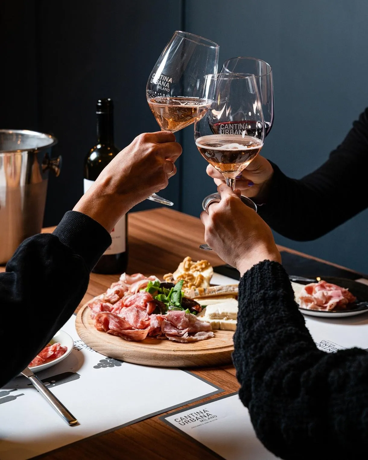 Degustazione vini con visita alla Cantina Urbana a Milano