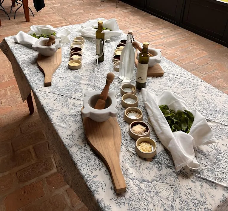 Cooking class to make pesto in Sarzana