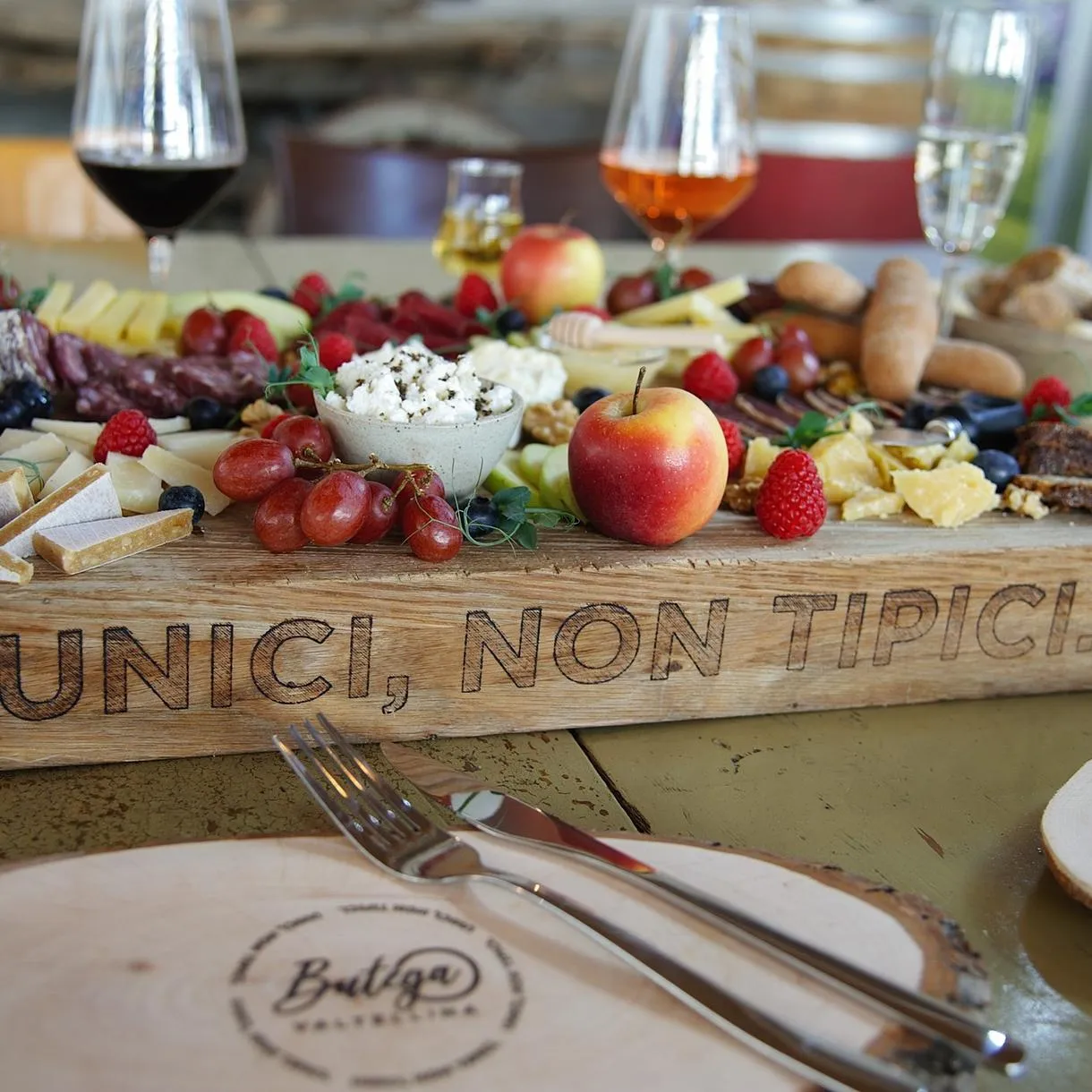 Degustazione di vino e prodotti tipici valtellinesi a Tirano