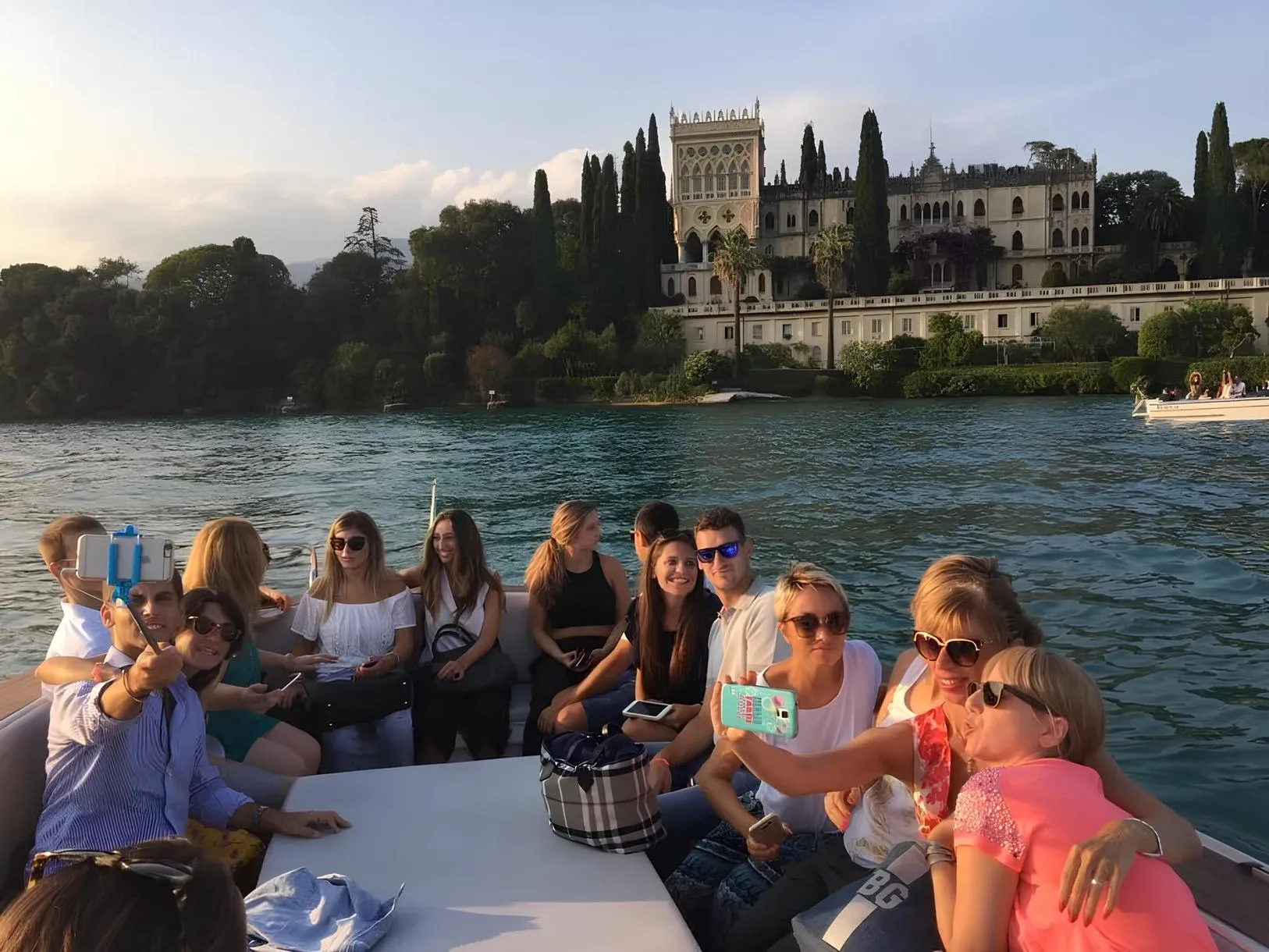 Giro in barca privato della Penisola di Sirmione