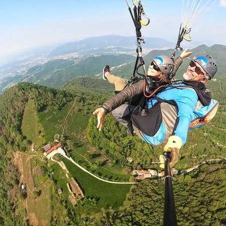 Volo in parapendio biposto tra Lecco e Bergamo
