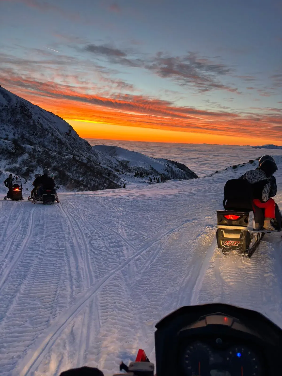 Escursione in motoslitta al tramonto con aperitivo a Montecampione