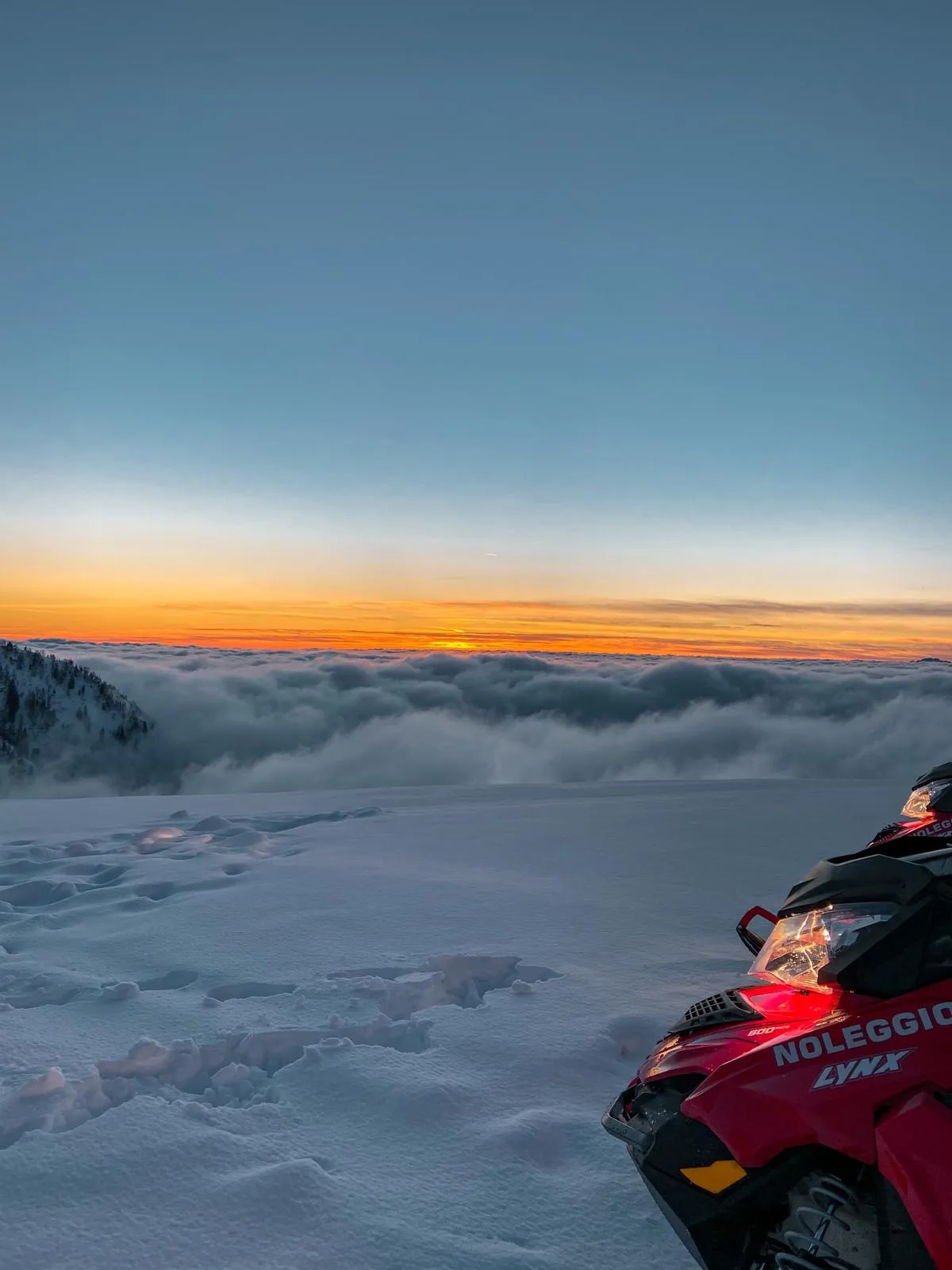 Escursione in motoslitta al tramonto con aperitivo a Montecampione