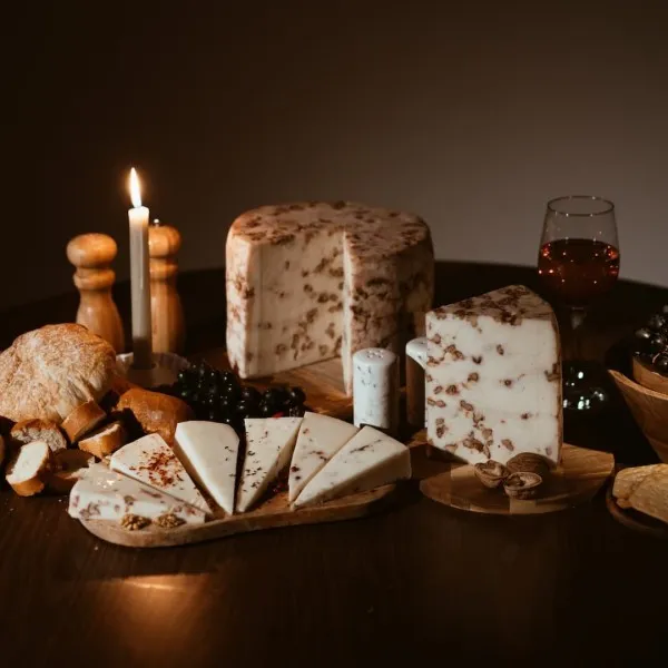 Cena e degustazione di formaggi a Milano