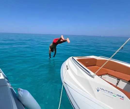 Tour in gommone con aperitivo e soste bagno a Tropea e Capo Vaticano