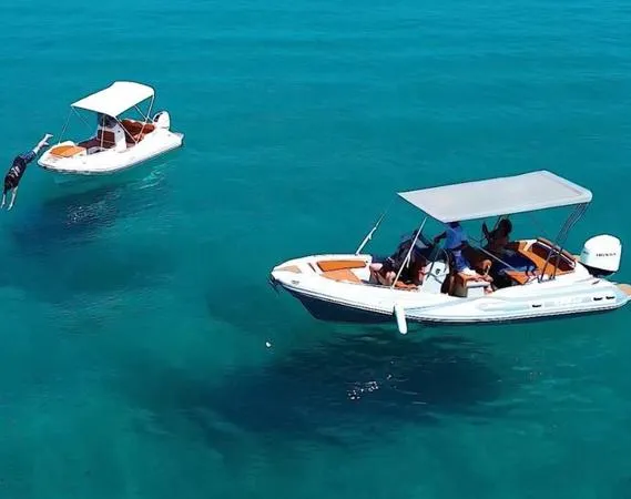 Tour in gommone con aperitivo e soste bagno a Tropea e Capo Vaticano