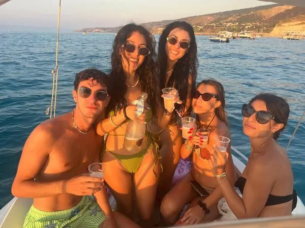 Escursione in gommone al tramonto con aperitivo da Tropea