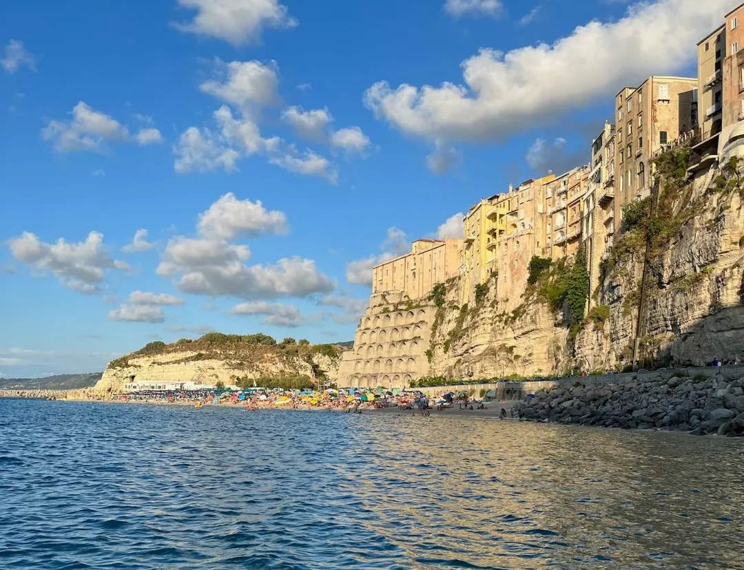 Escursione in gommone lungo la Costa degli Dei da Tropea