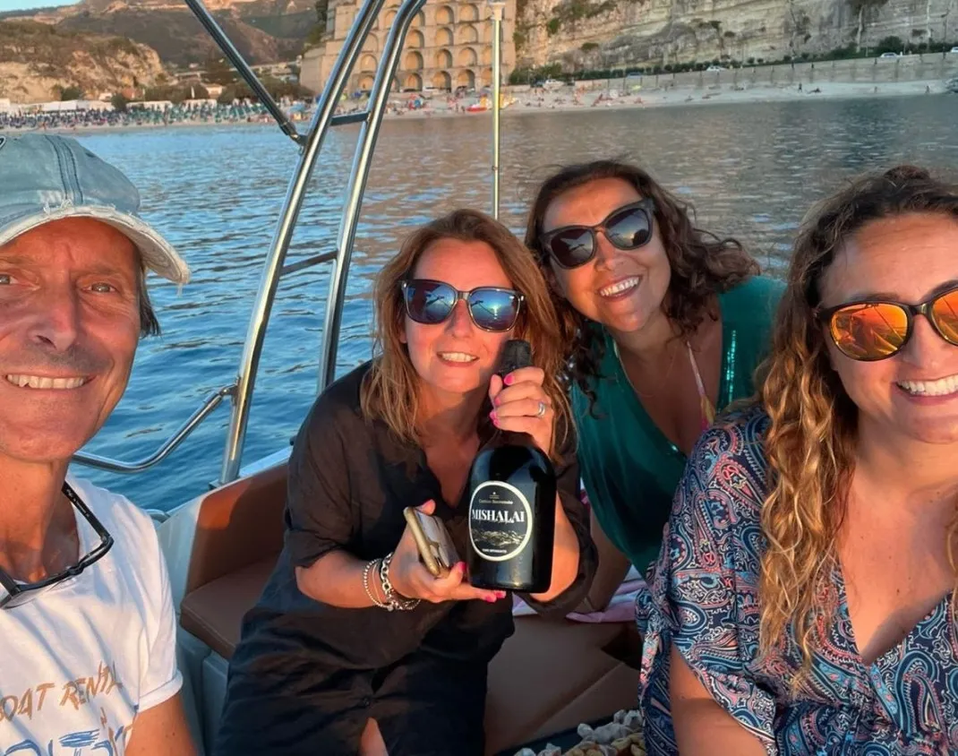 Escursione in gommone lungo la Costa degli Dei da Tropea