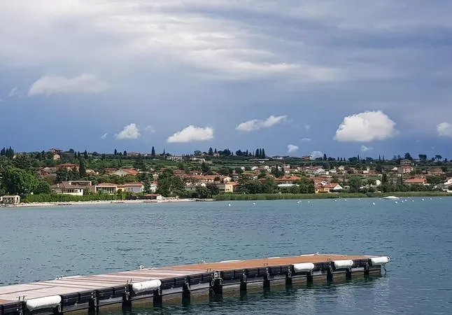 Noleggio barca senza patente nautica sul Lago di Garda da Castelletto