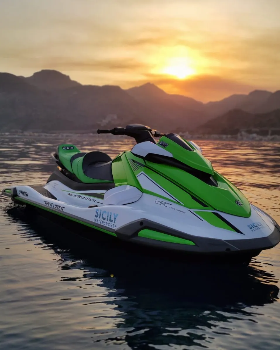 Noleggio moto d'acqua nella Baia di Toarmina e Letojanni