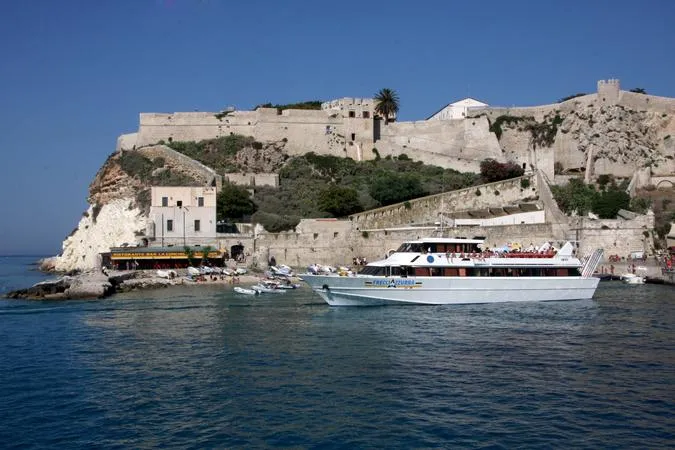 Tour in motonave alle Isole Tremiti da Vieste con giro dell'Arcipelago