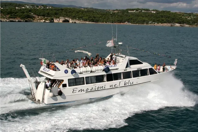 Tour in motonave con visita alle grotte e ai trabucchi nel Gargano