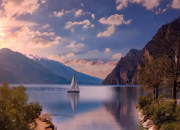 Giro privato in barca a vela sul Lago di Garda da Riva