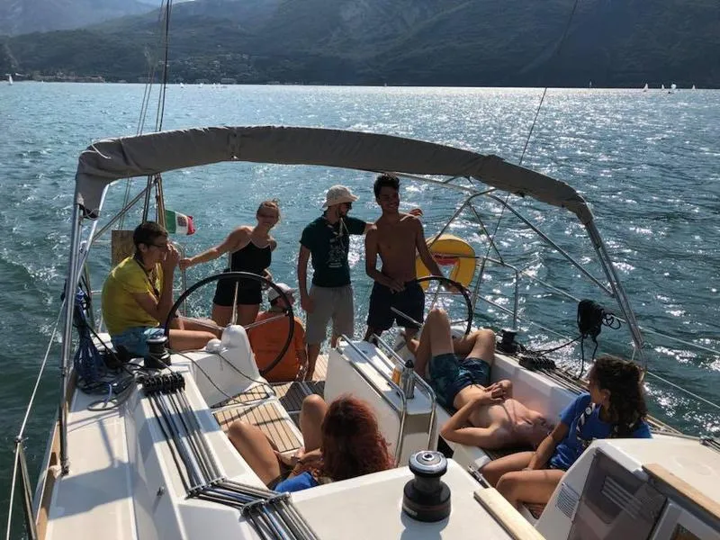 Giro privato in barca a vela sul Lago di Garda da Riva