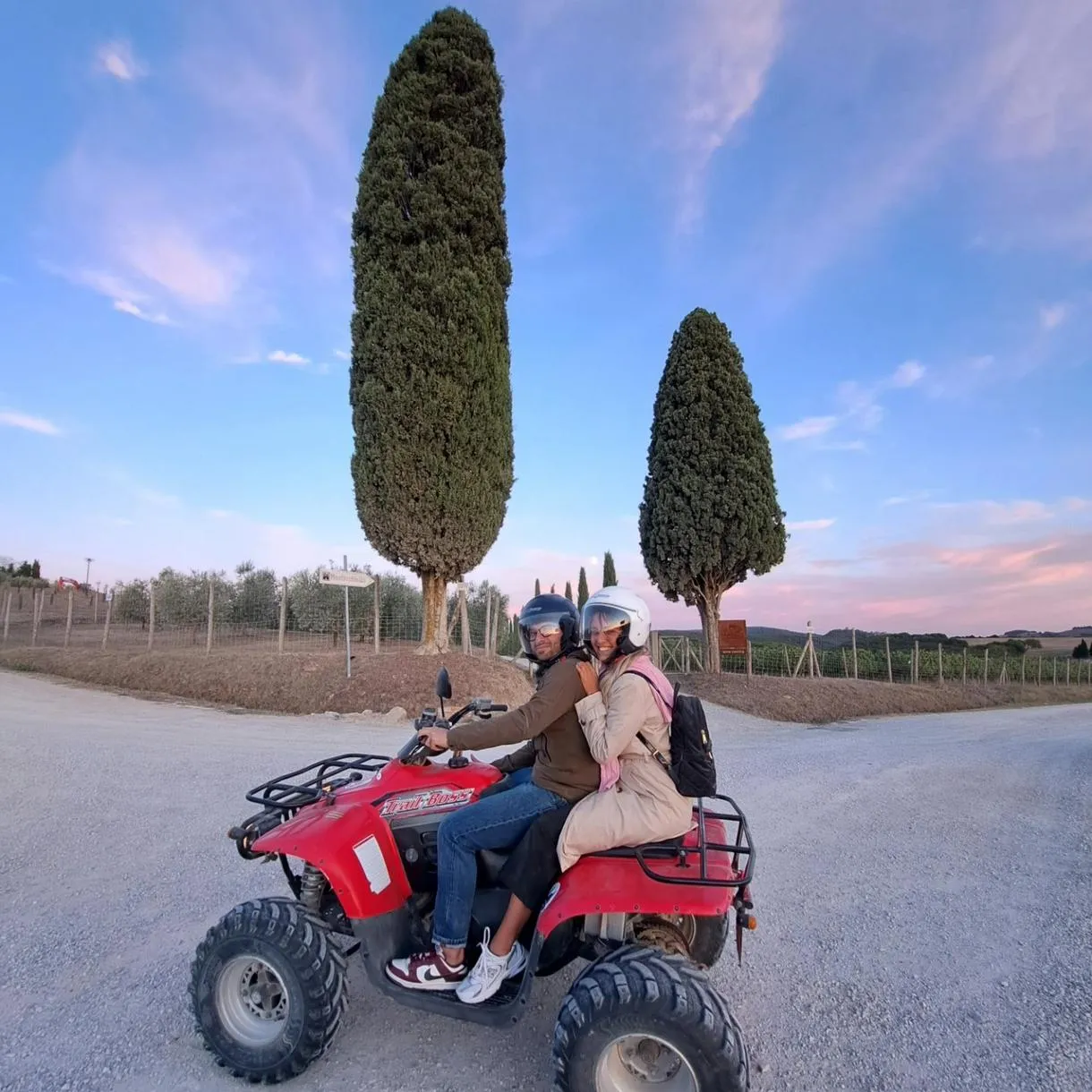 Escursione in quad al tramonto con aperitivo in Val d'Orcia